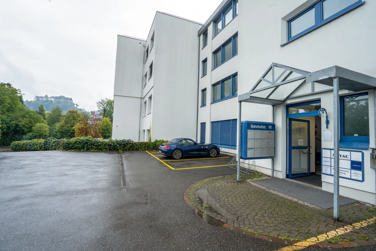 Eingang an der Rückseite des Gebäudes, Bahnhofstrasse 18 in Lenzburg